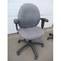 Grey pattern rolling office chair with armrest