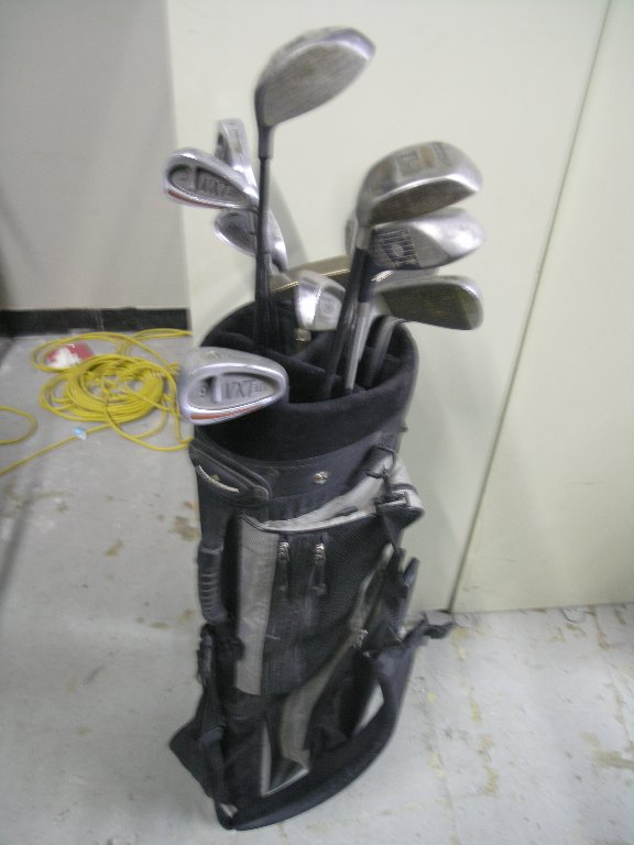 Wacht even Tactiel gevoel Universeel Set of RH Fairway Golf Clubs with Dynatour Golf Bag - Allsold.ca - Buy &  Sell Used Office Furniture Calgary