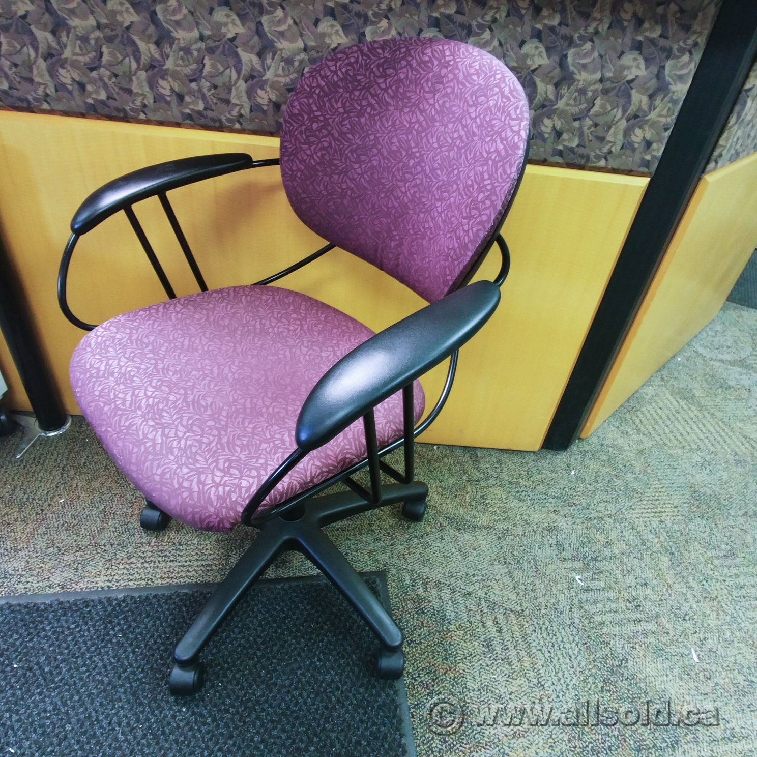 Used Steelcase Uno Chairs