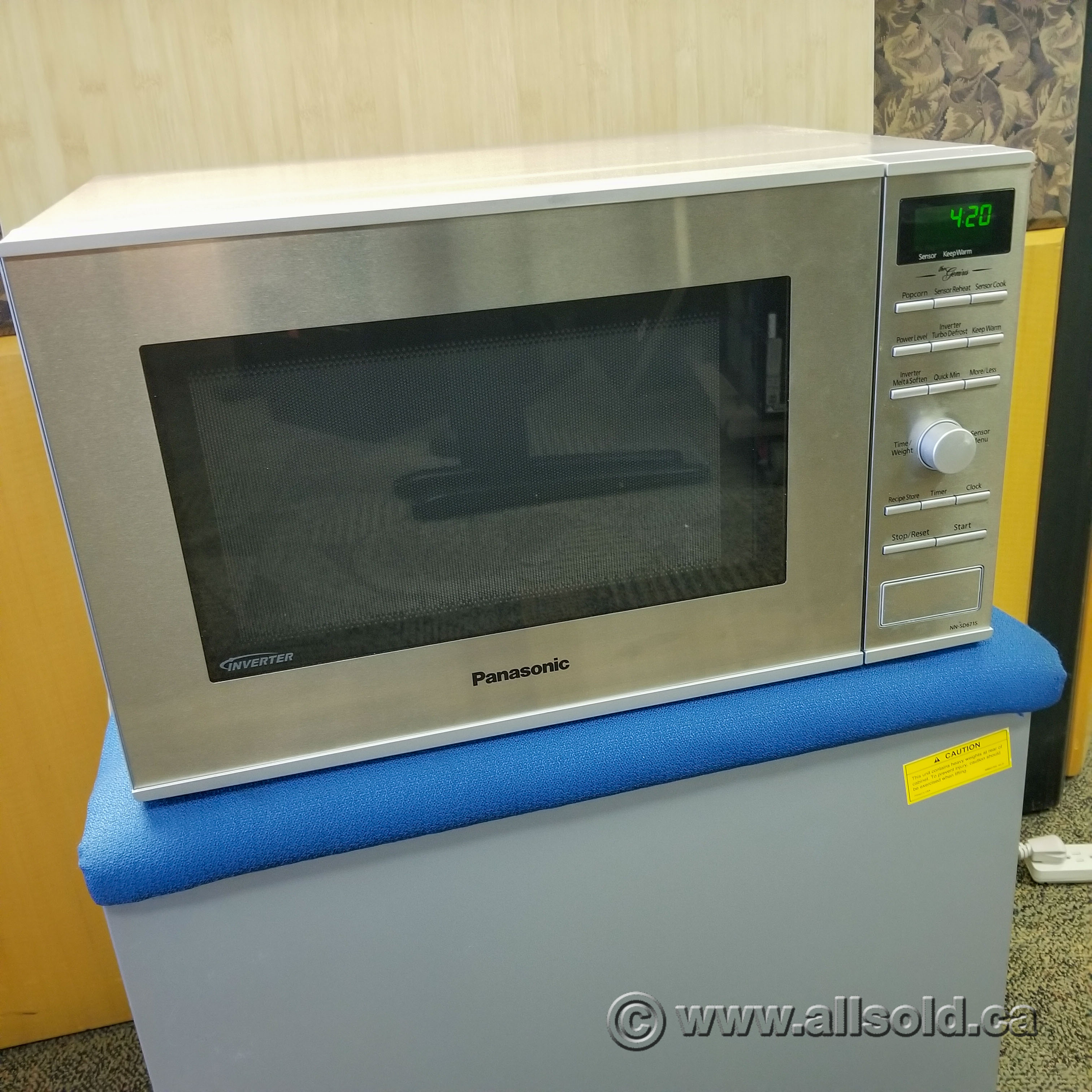 1.2 cu. ft. Countertop Microwave Oven NN-SD671SC