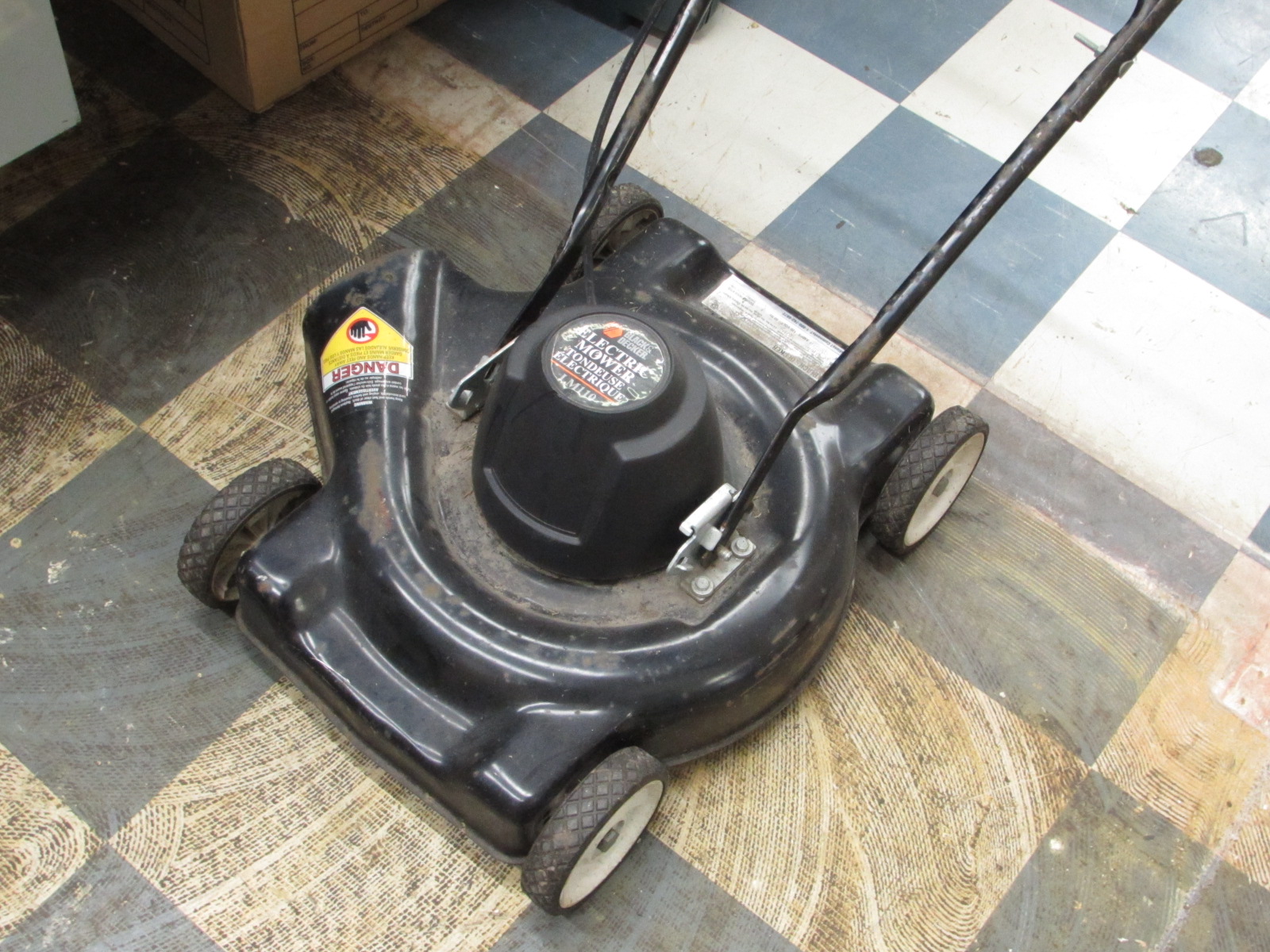 Black And Decker Electric Lawn Mower Model LM110 - Allsold