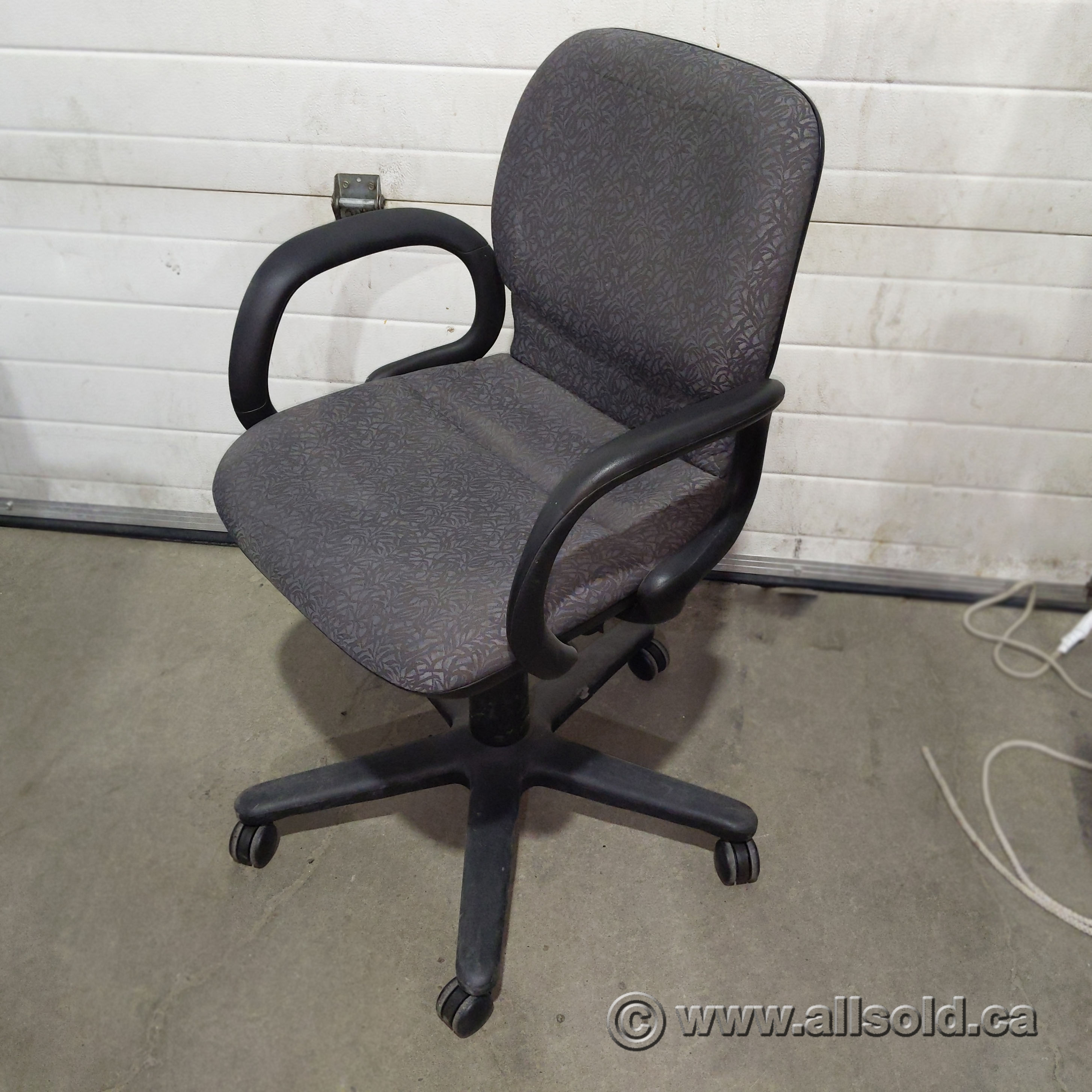 Mauve Thin Leaf Pattern Mid-Back Steelcase Sensor Task Chair - Allsold ...