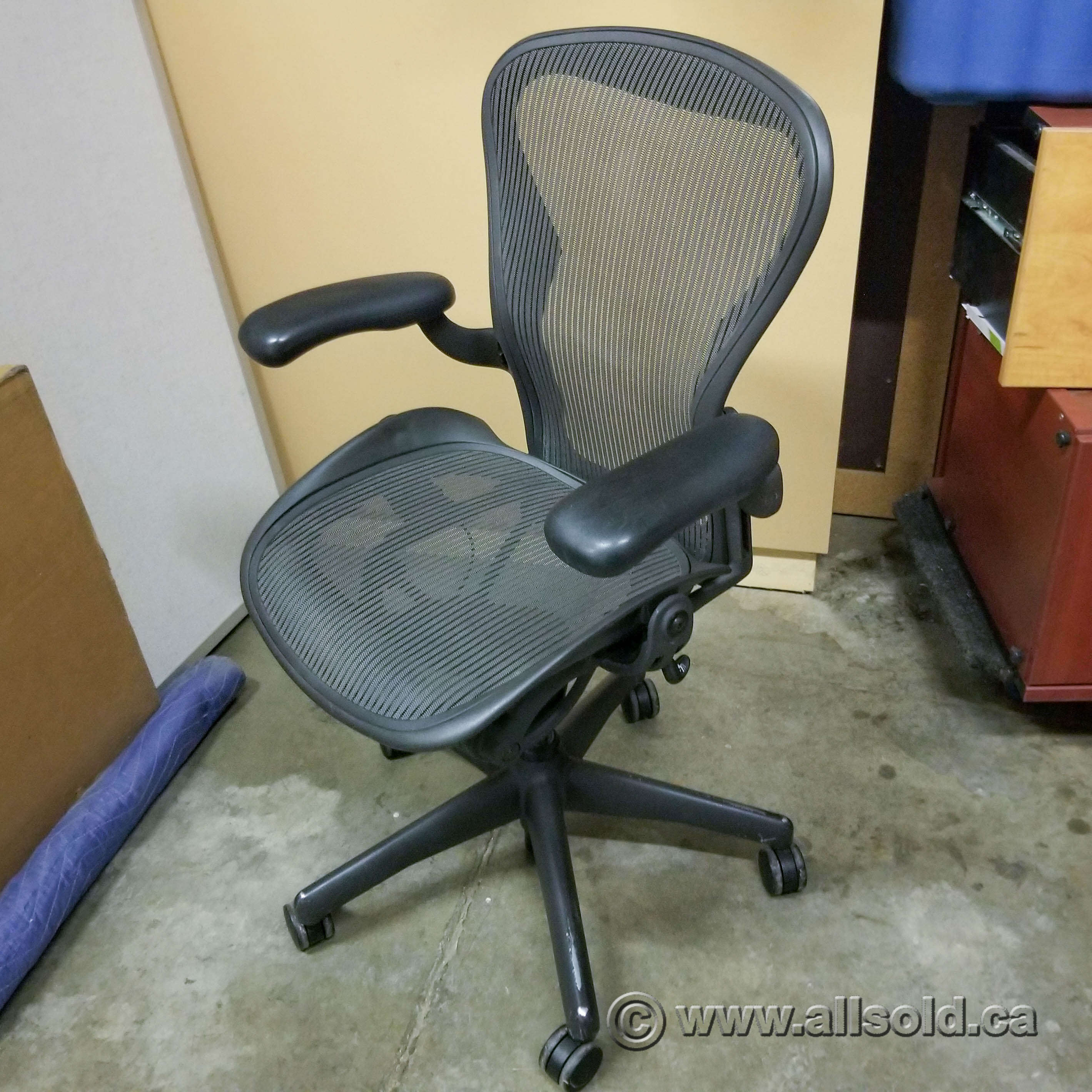 Herman Miller Aeron "B" Size Mesh Ergonomic Task Chair - Allsold.ca ...